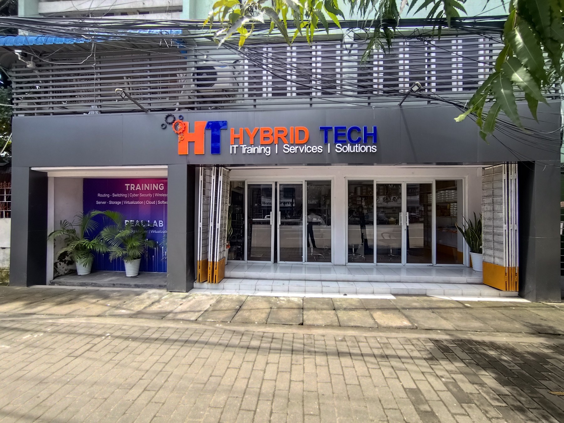 Hybrid Tech Office
